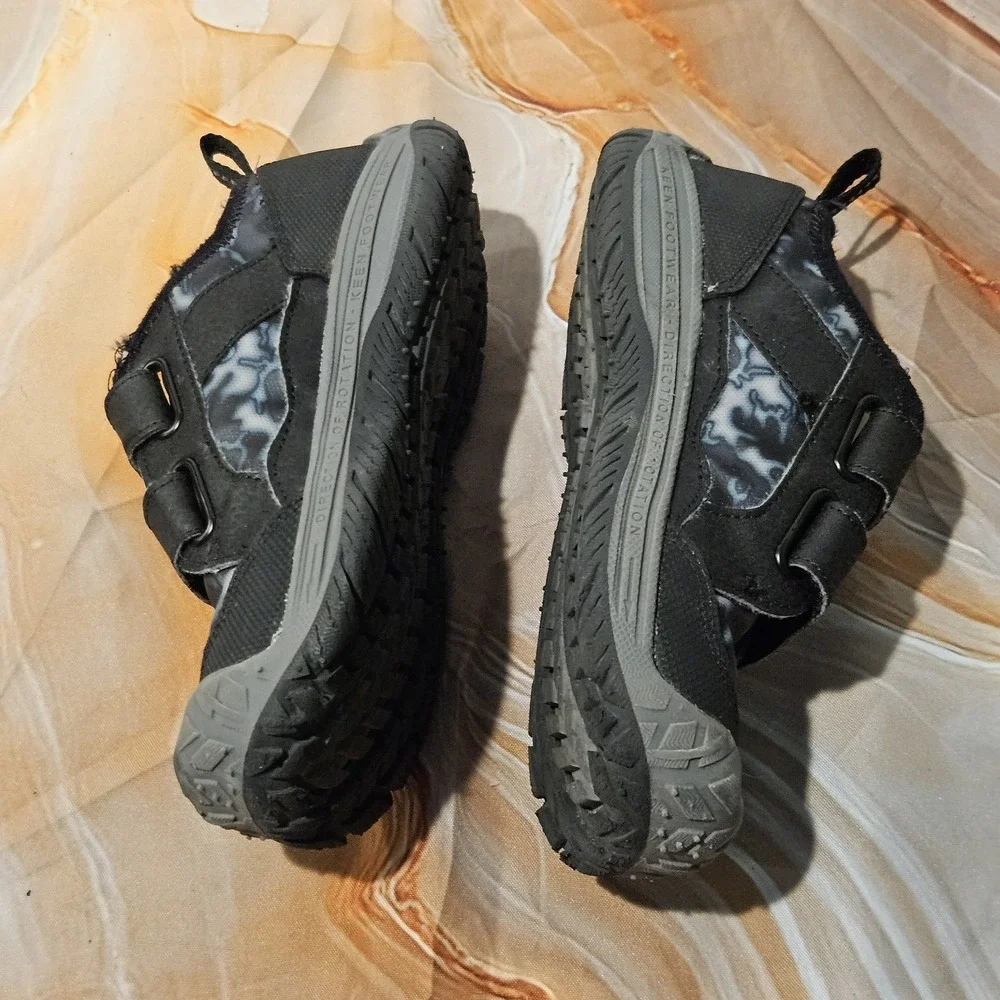 KEEN Boys Size 13 Water Shoes Black Gray Closed Toe Outdoor Sport Sandals